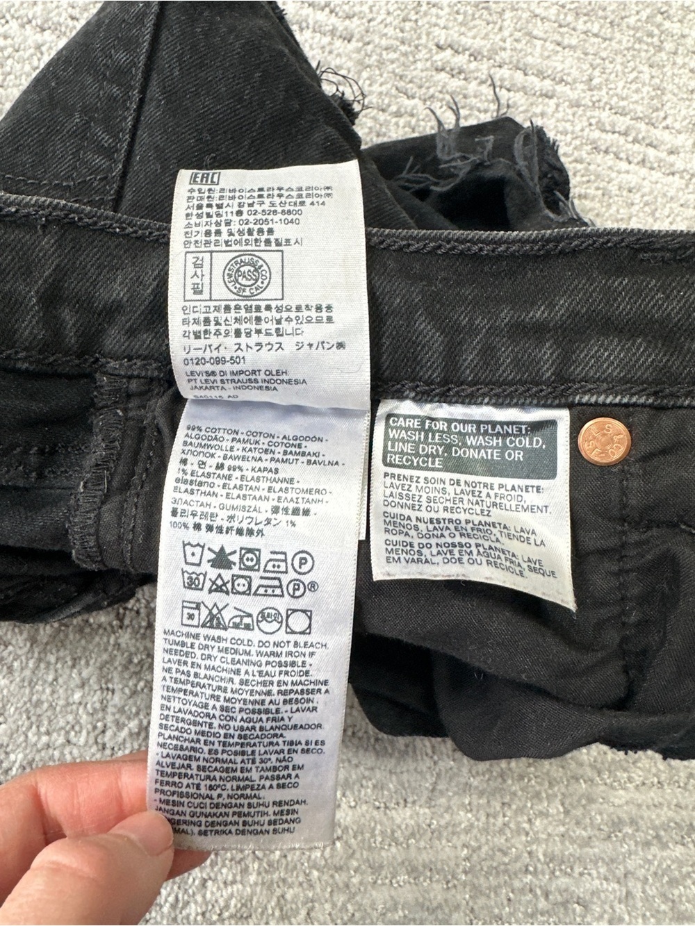 Levi’s Ribcage High-Waist Denim Shorts | Size 24 - Picture 10 of 13